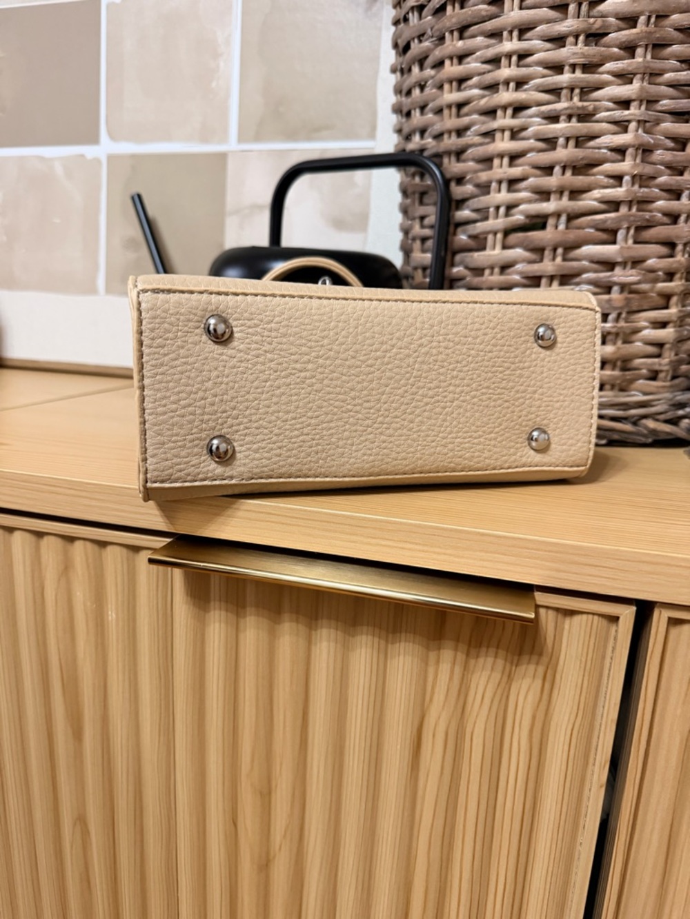 Beige Leather Top-Handle Women’s Bag - Picture 2 of 3